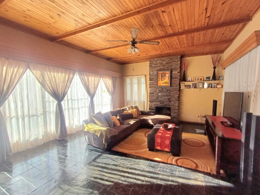4 Bedroom Property for Sale in Uitsig Free State